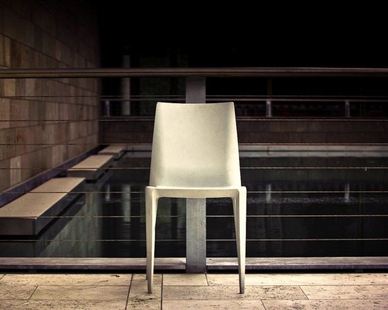 “Structure of Chairs” by Lee Soo-Myeong